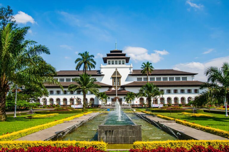 Trave Bandung Jakarta